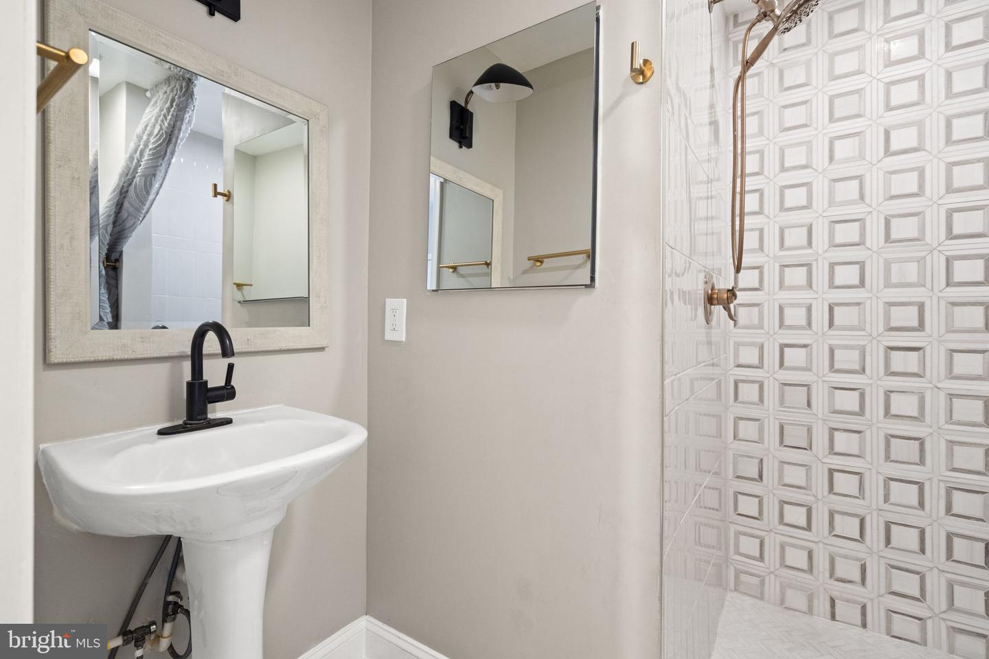 1848 Capitol Ave Ne Property Photo 9