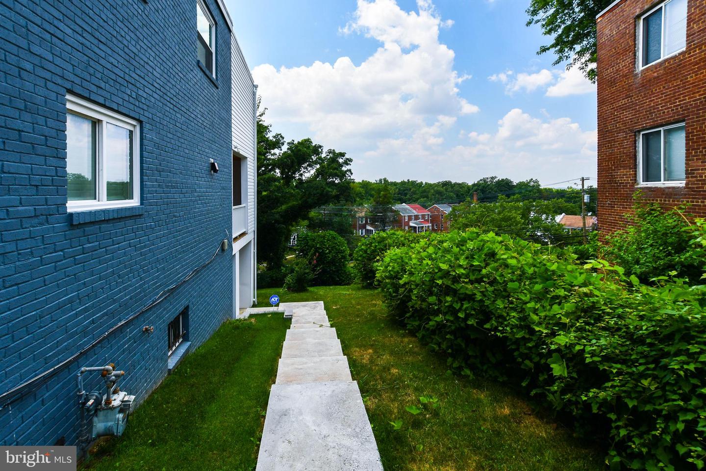 531 Hilltop Ter Se Property Photo 4