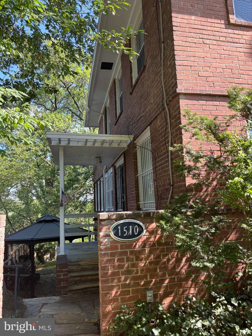 1510 Jackson St Ne Property Photo 2