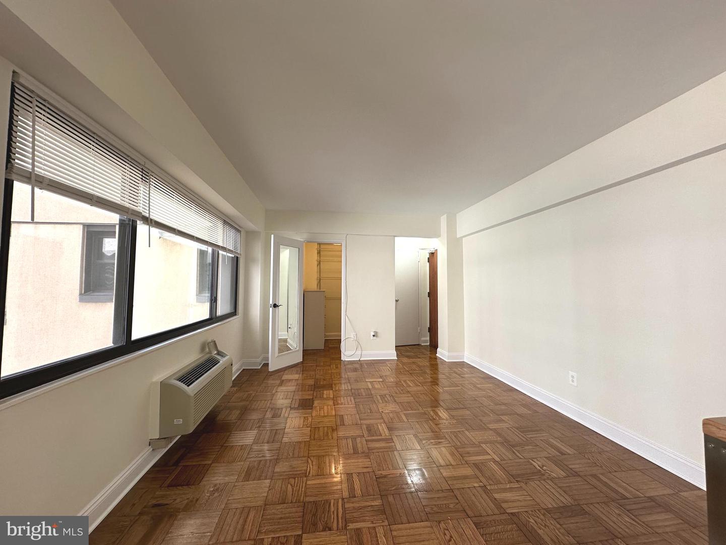 2141 I St Nw #412 Property Photo 3
