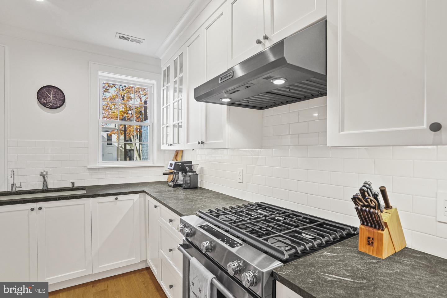 1920 35th St Nw Property Photo 5