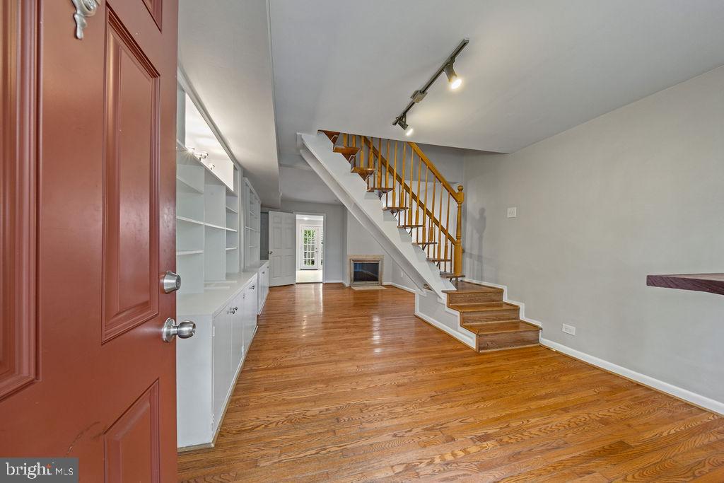 1124 C St Ne Property Photo 2