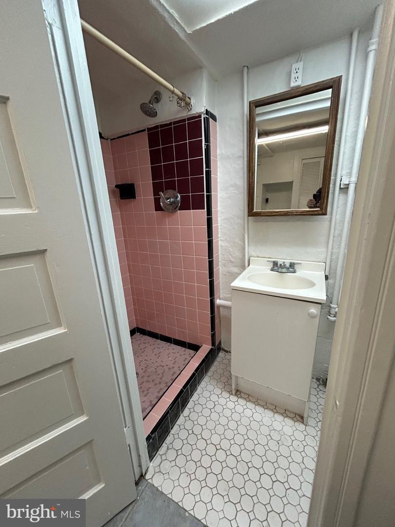 2036 Tunlaw Rd Nw Property Photo 12