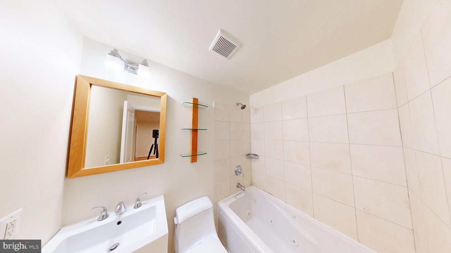 1462 Harvard St Nw #1 Property Photo 6
