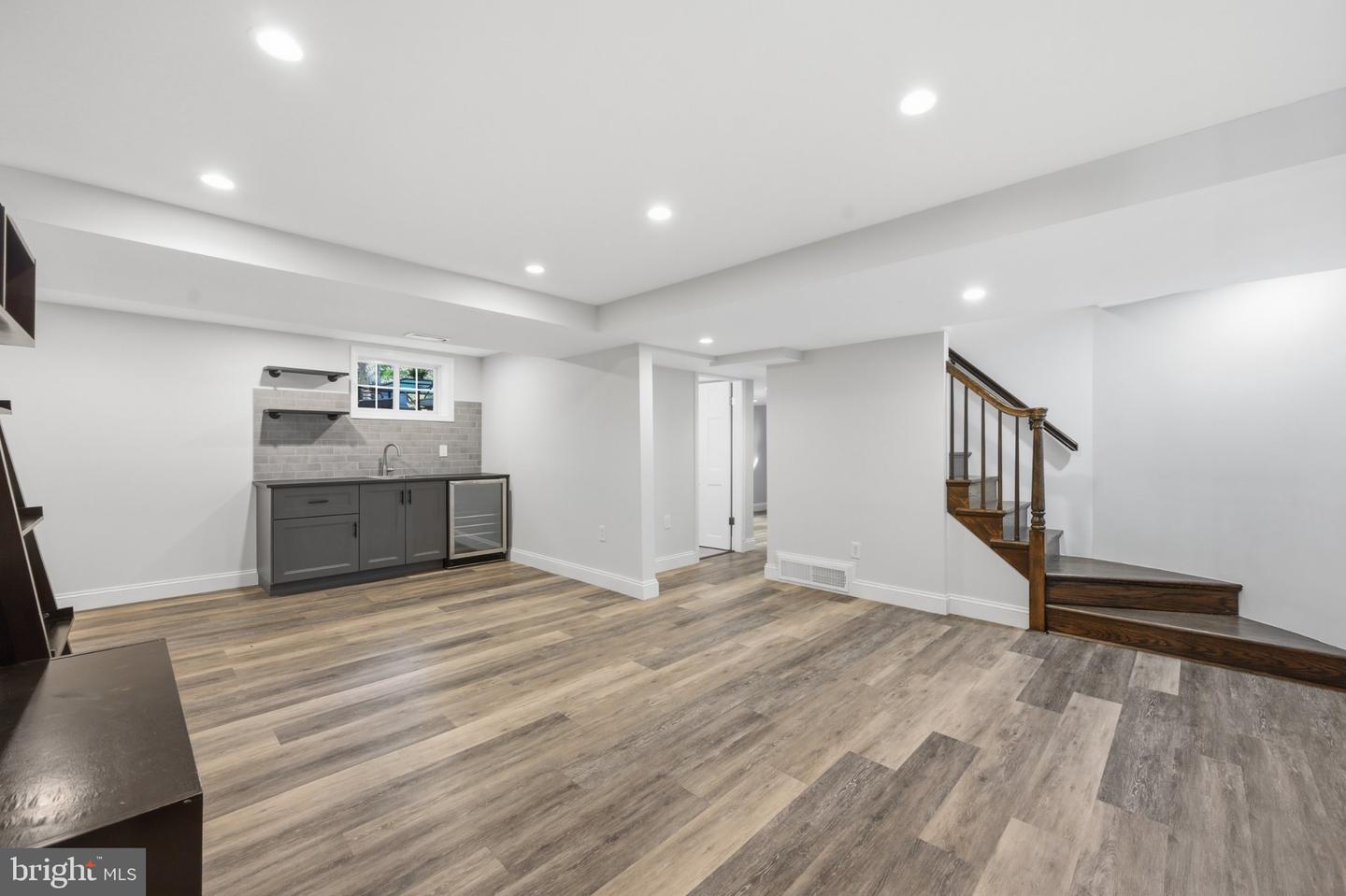 3155 Upland Ter Nw Property Photo 4