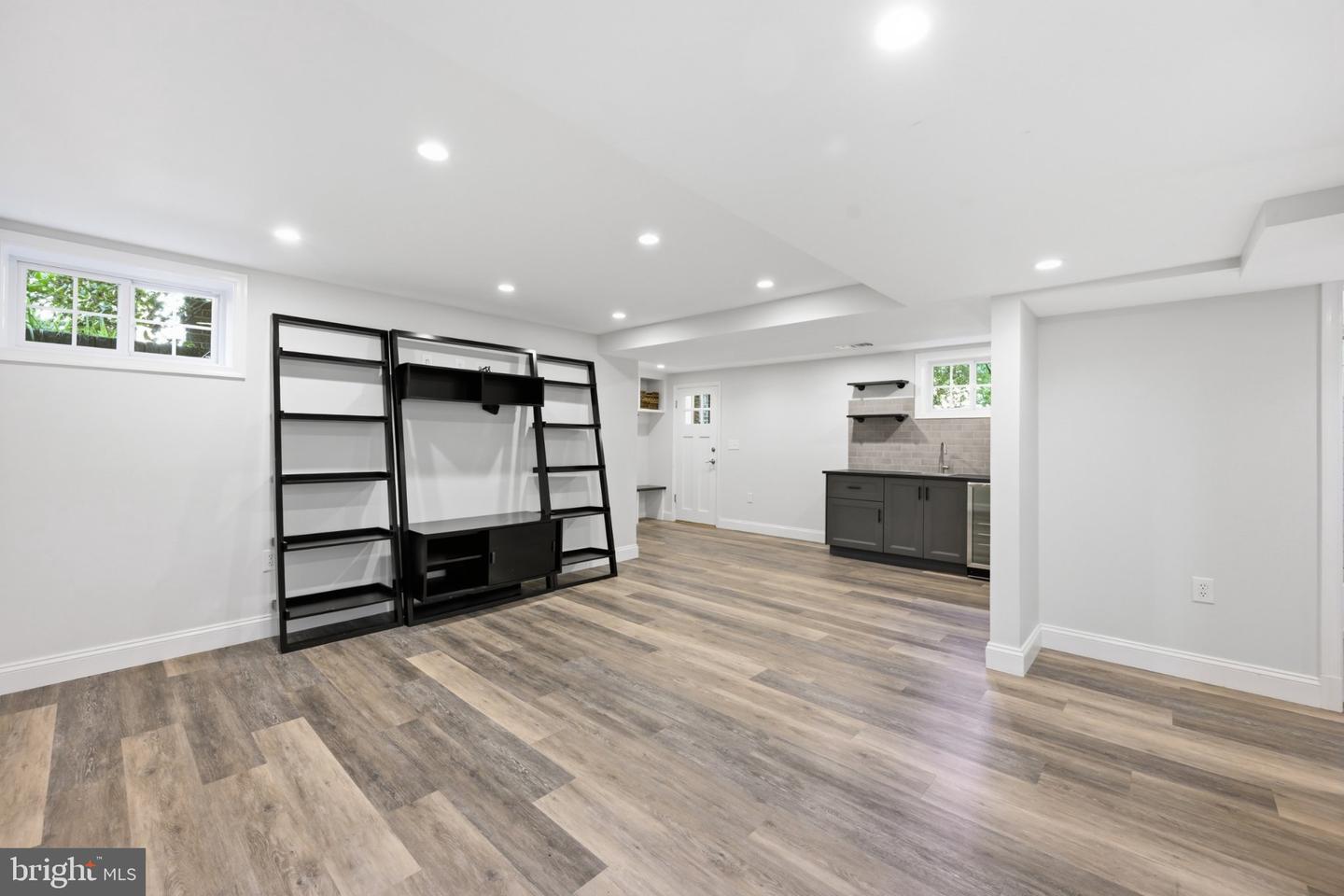 3155 Upland Ter Nw Property Photo 5