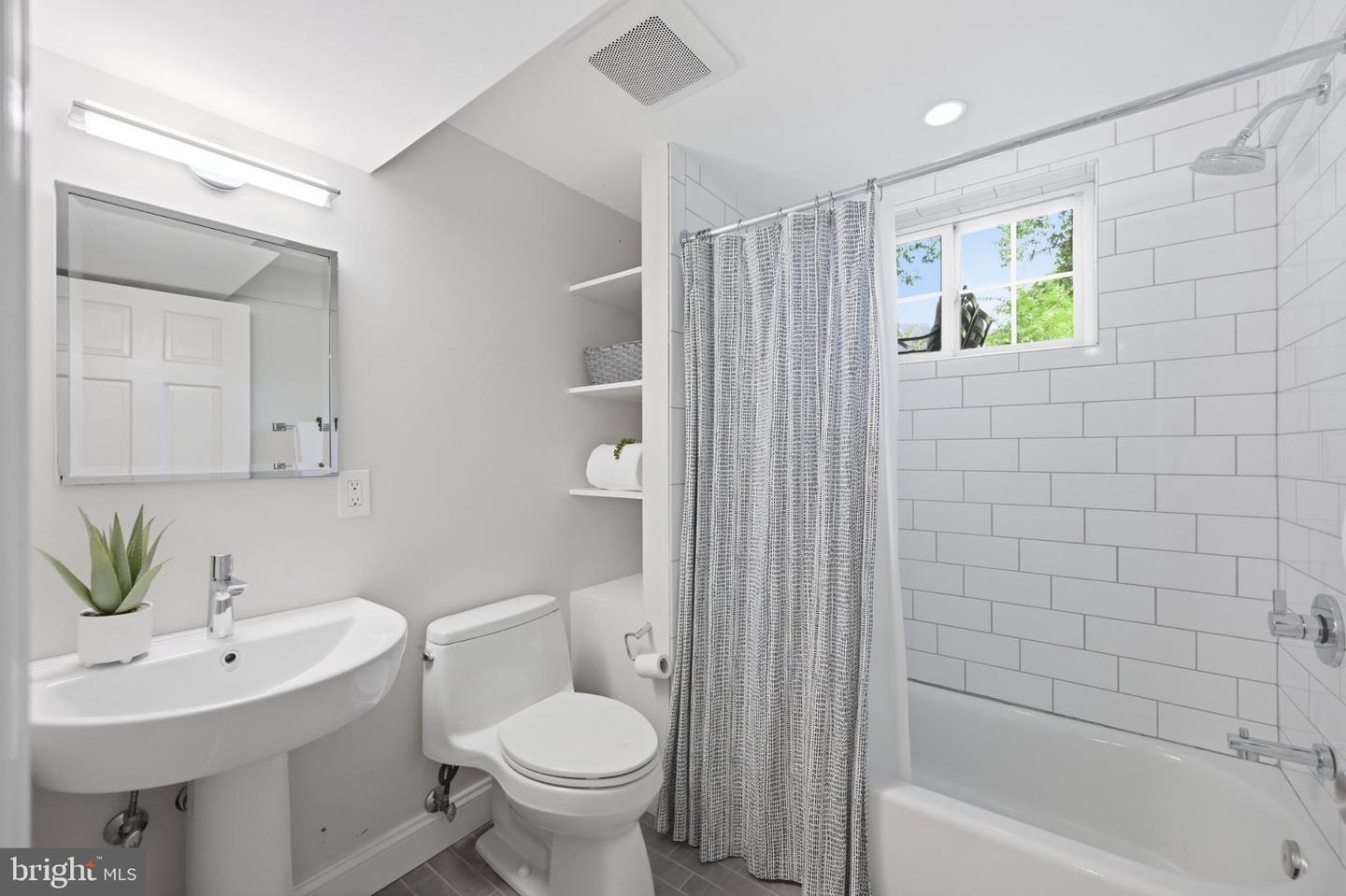 3155 Upland Ter Nw Property Photo 24