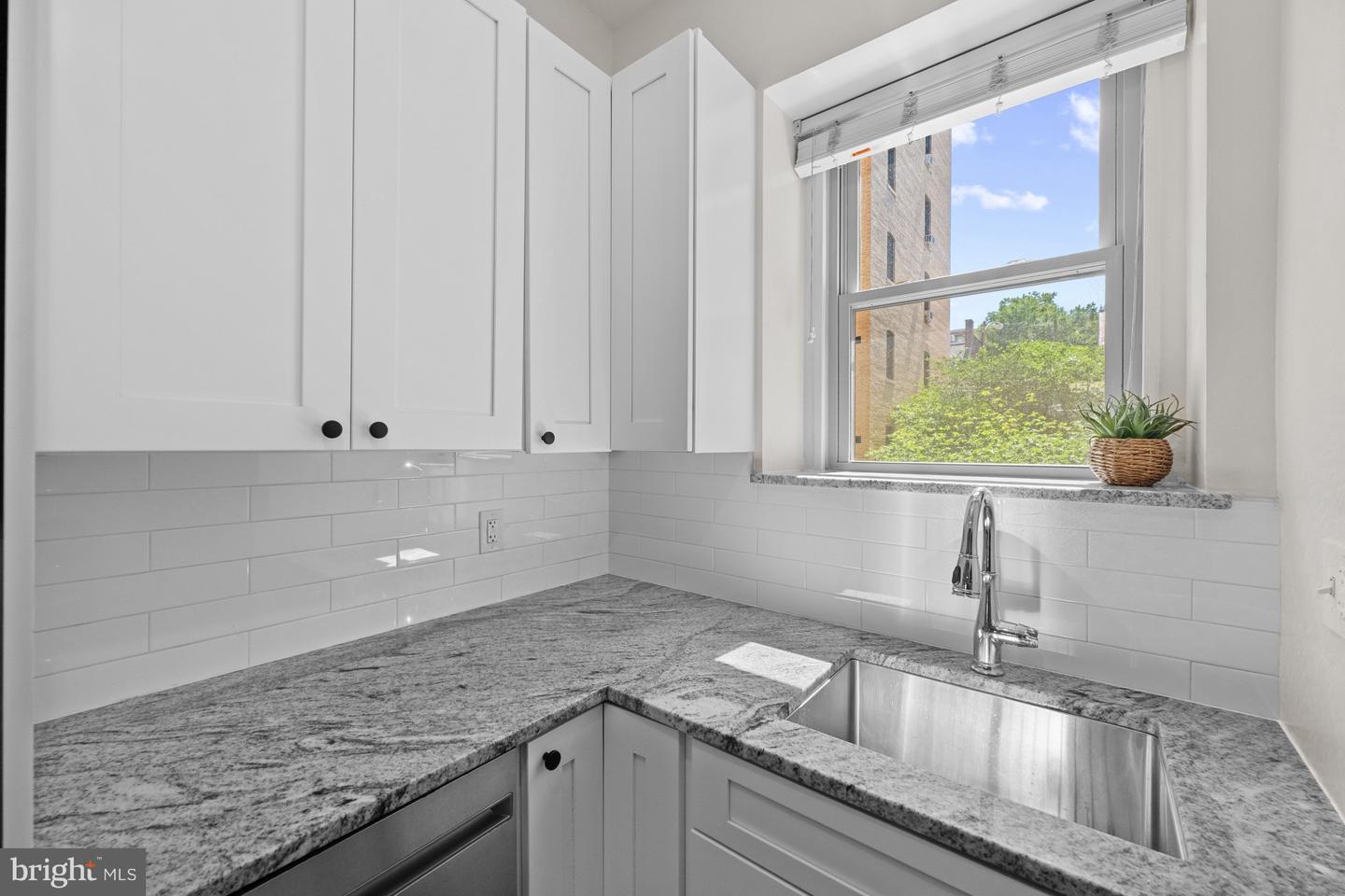 2010 Kalorama Rd Nw #202 Property Photo 9