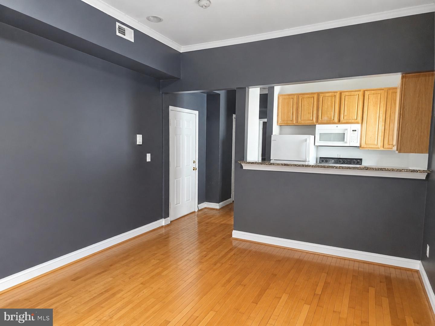 4202 Grant St Ne #302 Property Photo 3