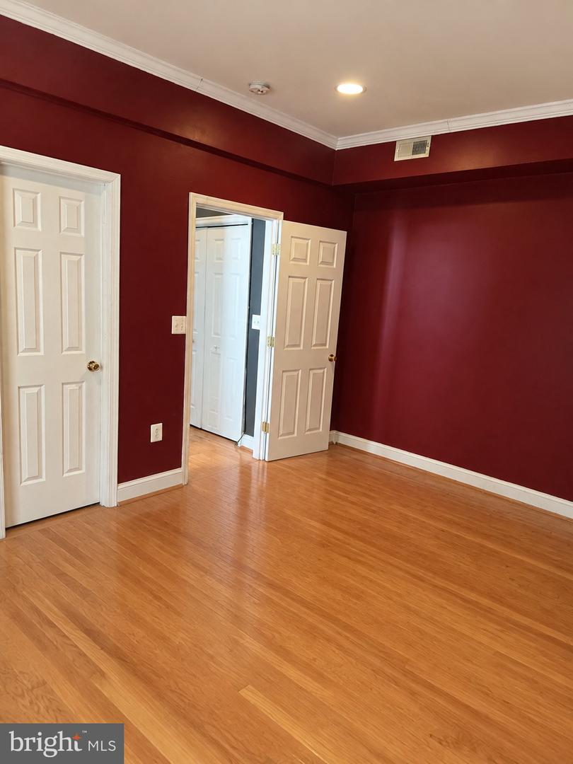 4202 Grant St Ne #302 Property Photo 11