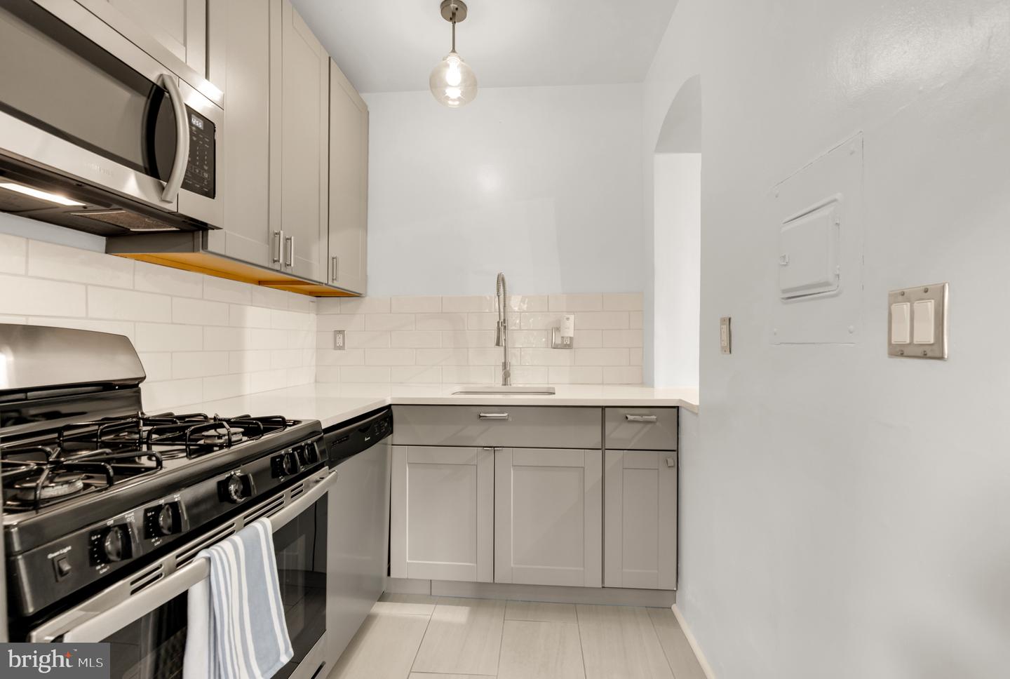 1726 17th St Nw #102 Property Photo 6