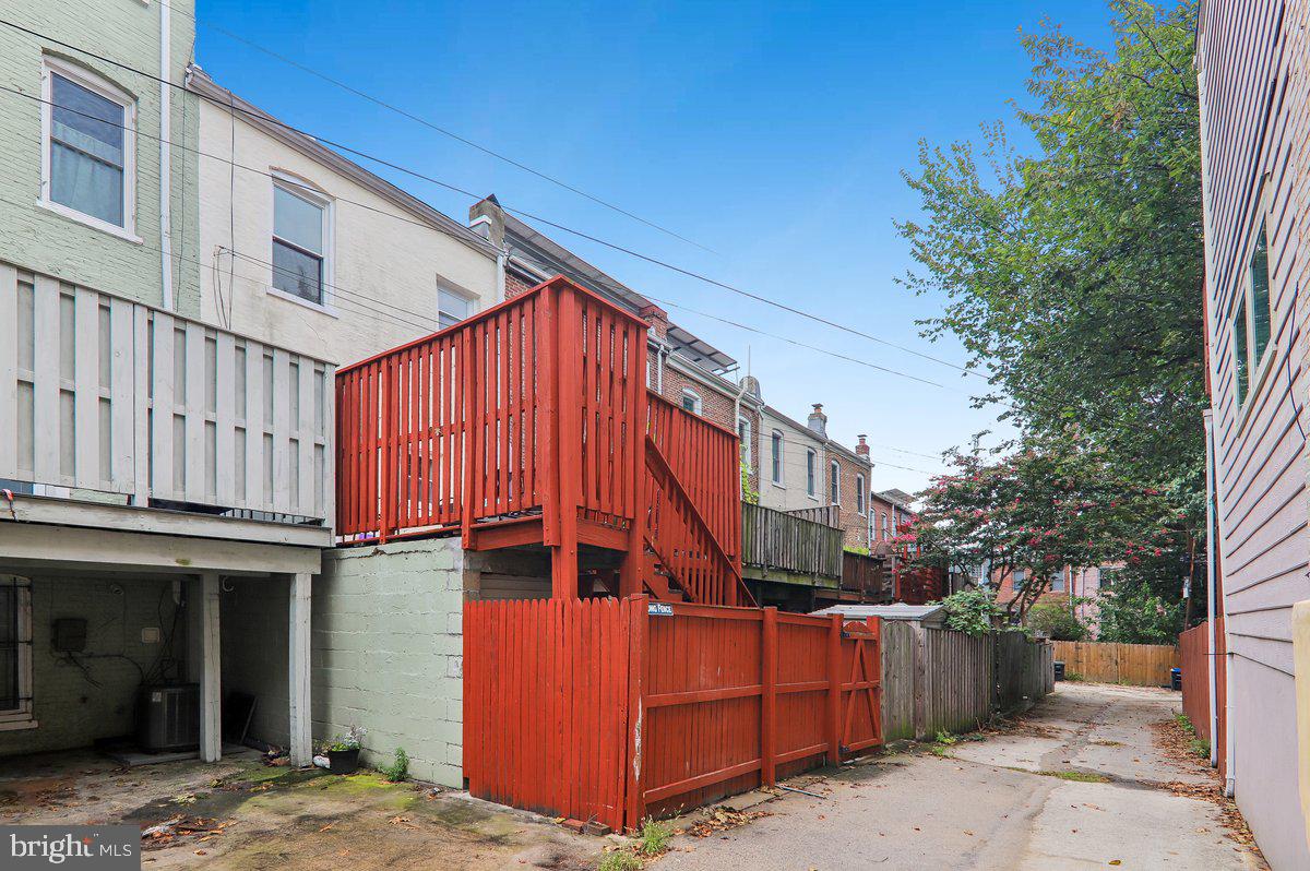 1018 F St Ne Property Photo 17