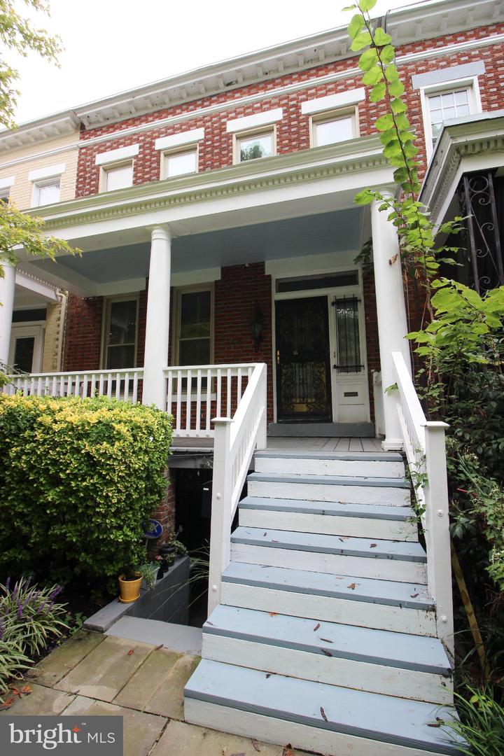 148 ADAMS ST NW Property Photo 1