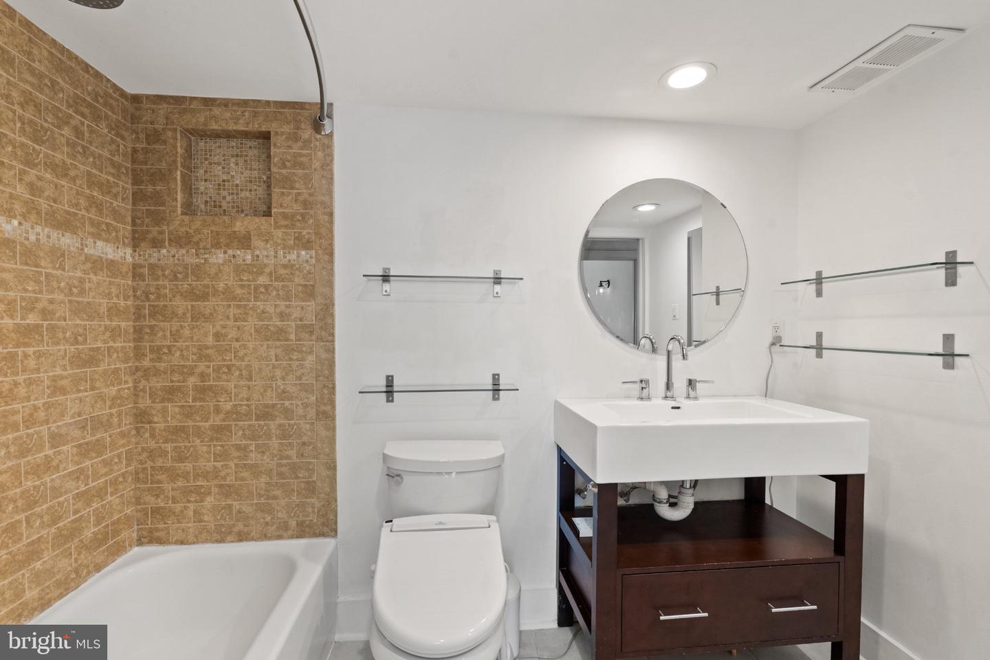 1325 18th St Nw #605 Property Photo 12