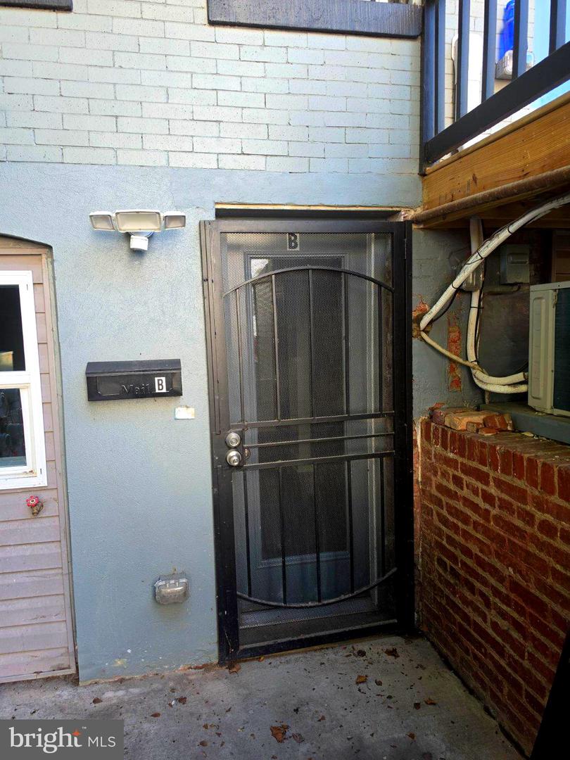 1204 Monroe St Nw #b Property Photo 1