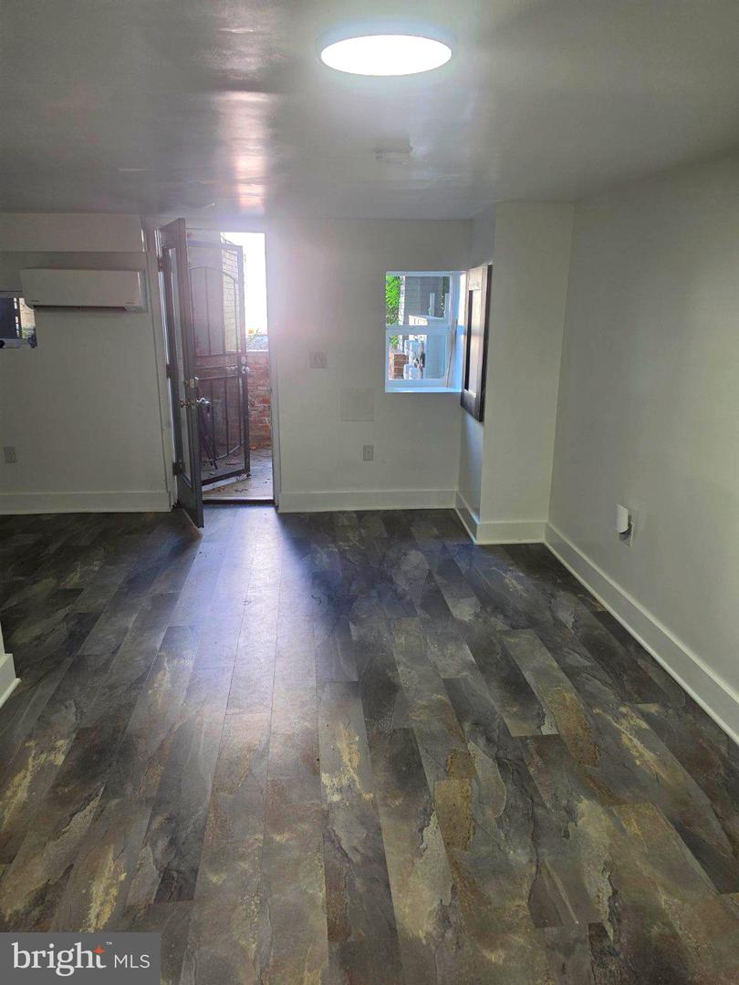 1204 Monroe St Nw #b Property Photo 2