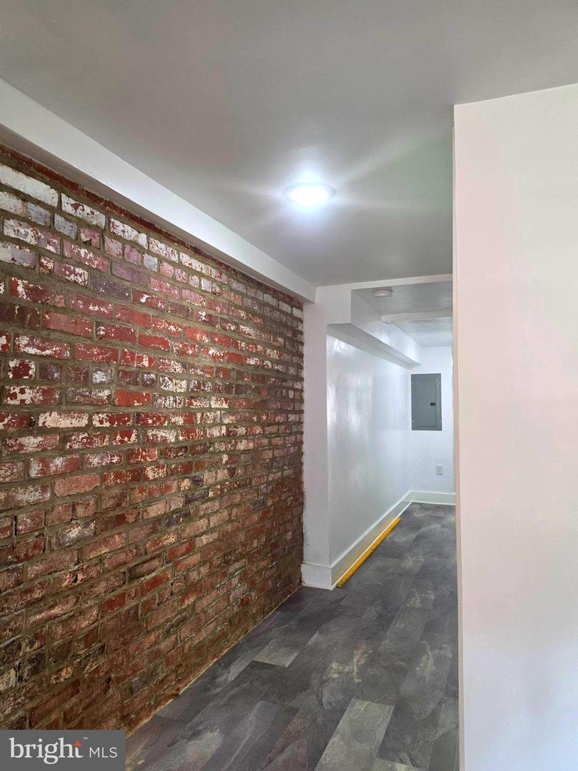 1204 Monroe St Nw #b Property Photo 6