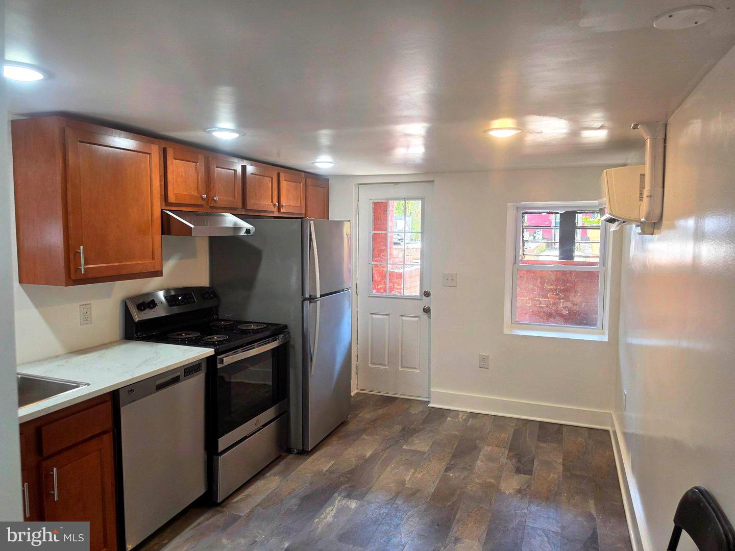 1204 Monroe St Nw #b Property Photo 10