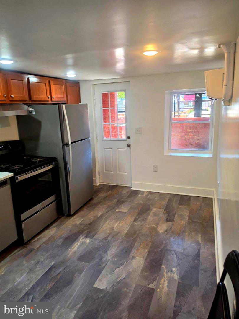 1204 Monroe St Nw #b Property Photo 12