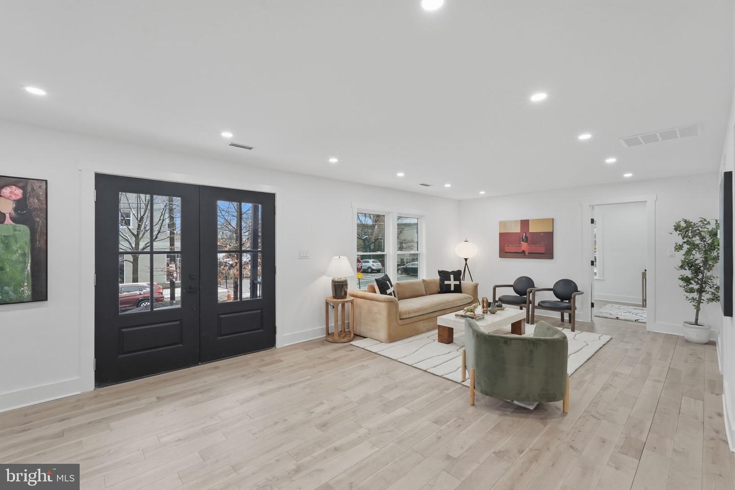 1355 Longfellow St Nw Property Photo 2