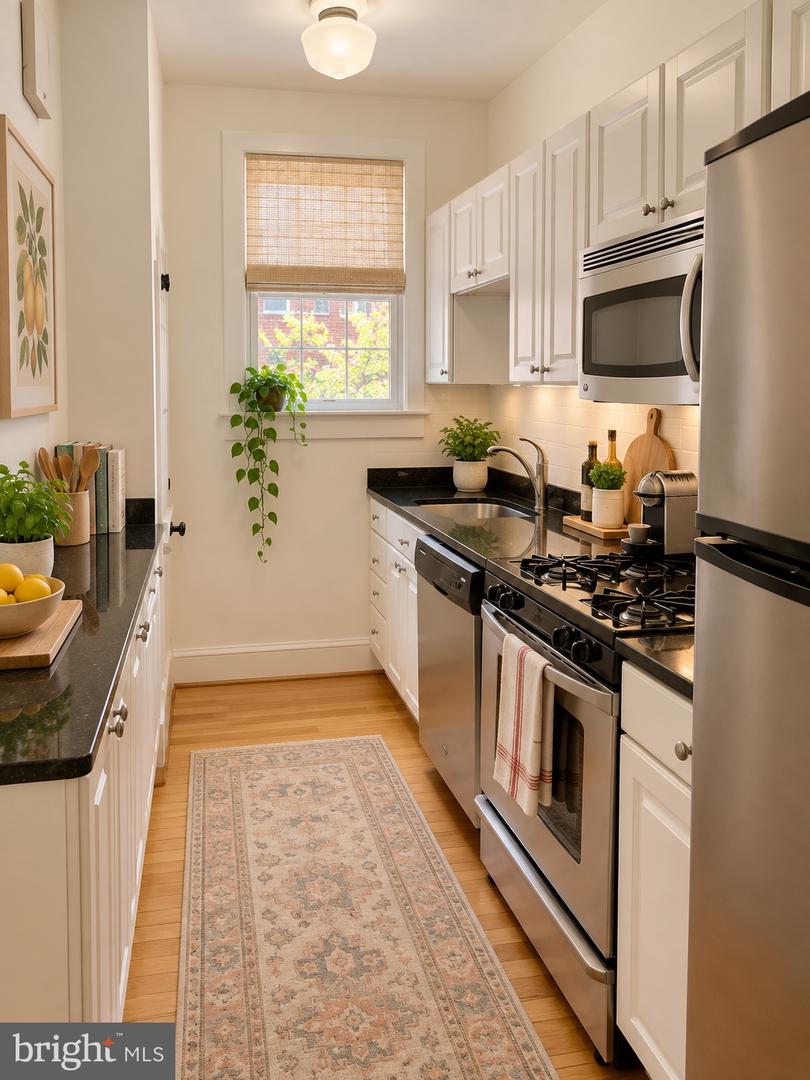 3020 Porter St Nw #301 Property Photo 4