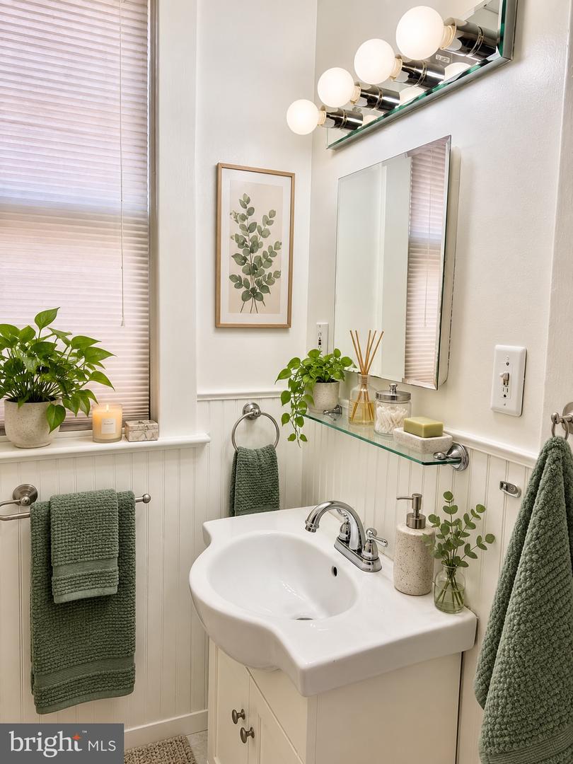 3020 Porter St Nw #301 Property Photo 6