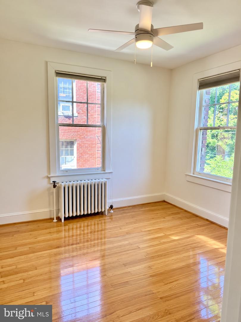 3020 Porter St Nw #301 Property Photo 9