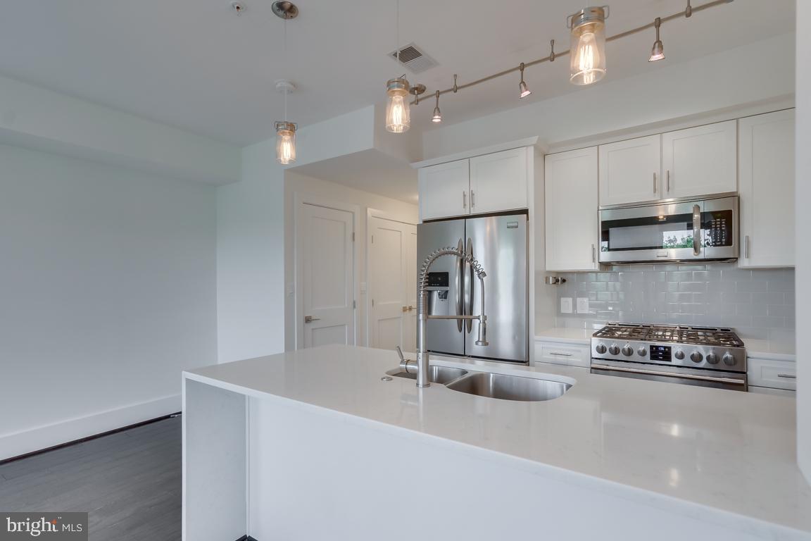 1451 Girard St Nw #4 Property Photo 6