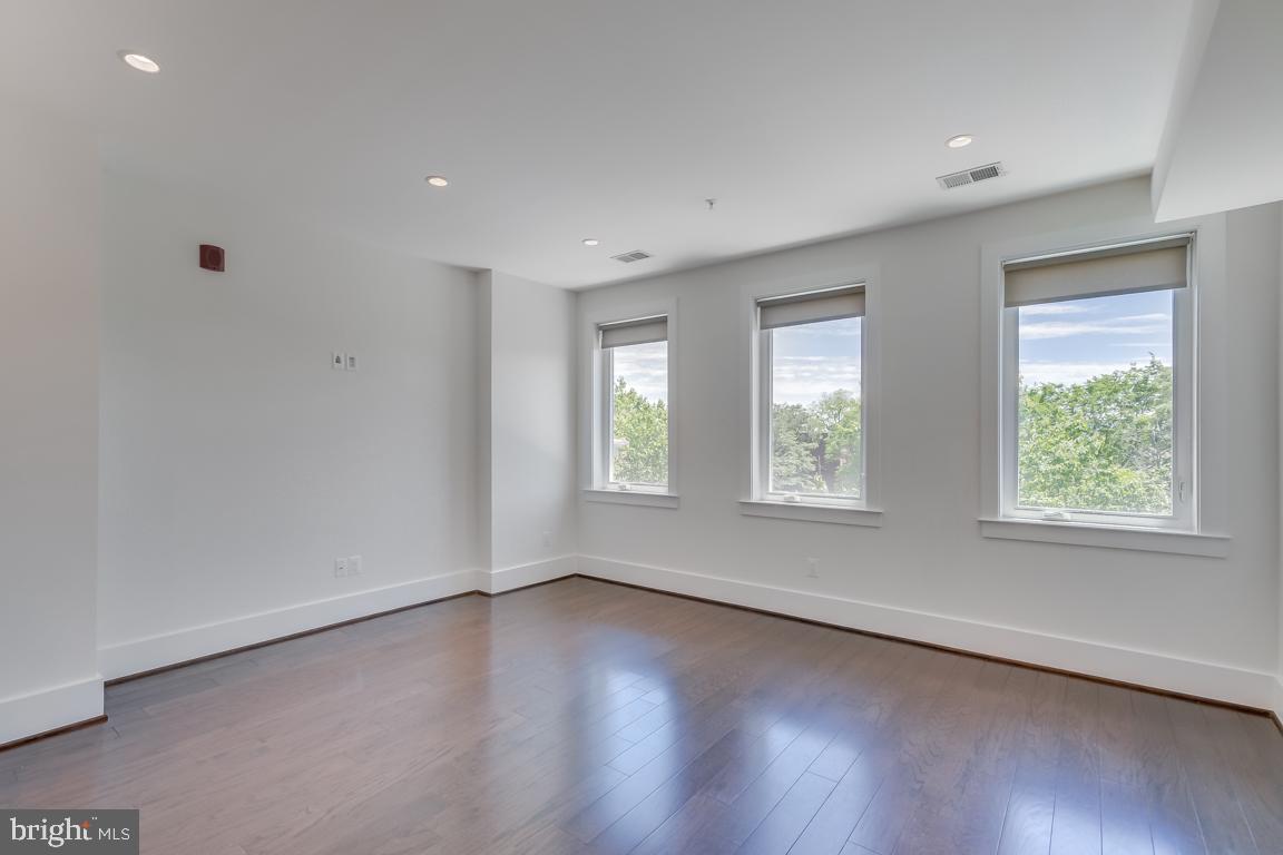 1451 Girard St Nw #4 Property Photo 7