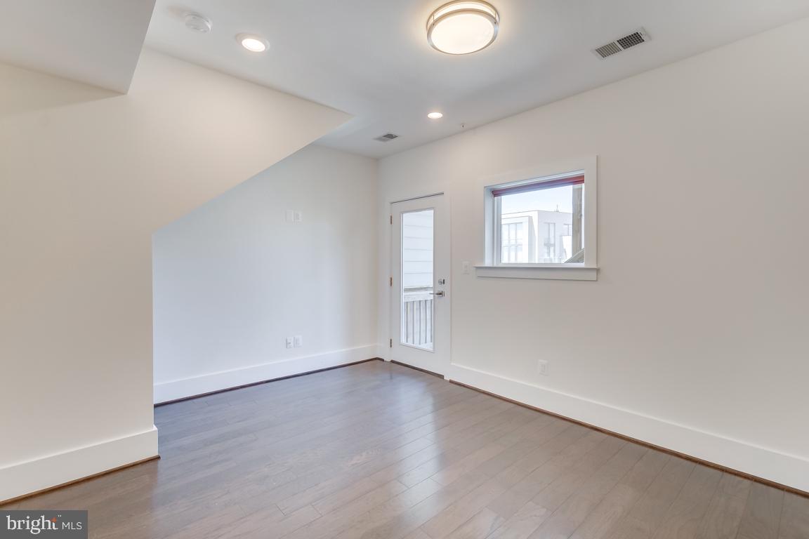 1451 Girard St Nw #4 Property Photo 11