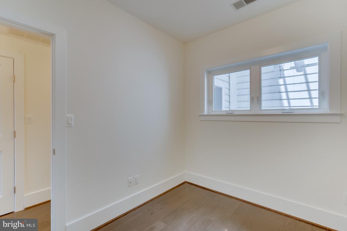 1451 Girard St Nw #4 Property Photo 16