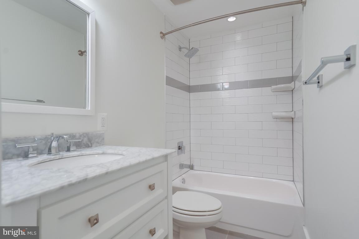 1451 Girard St Nw #4 Property Photo 17