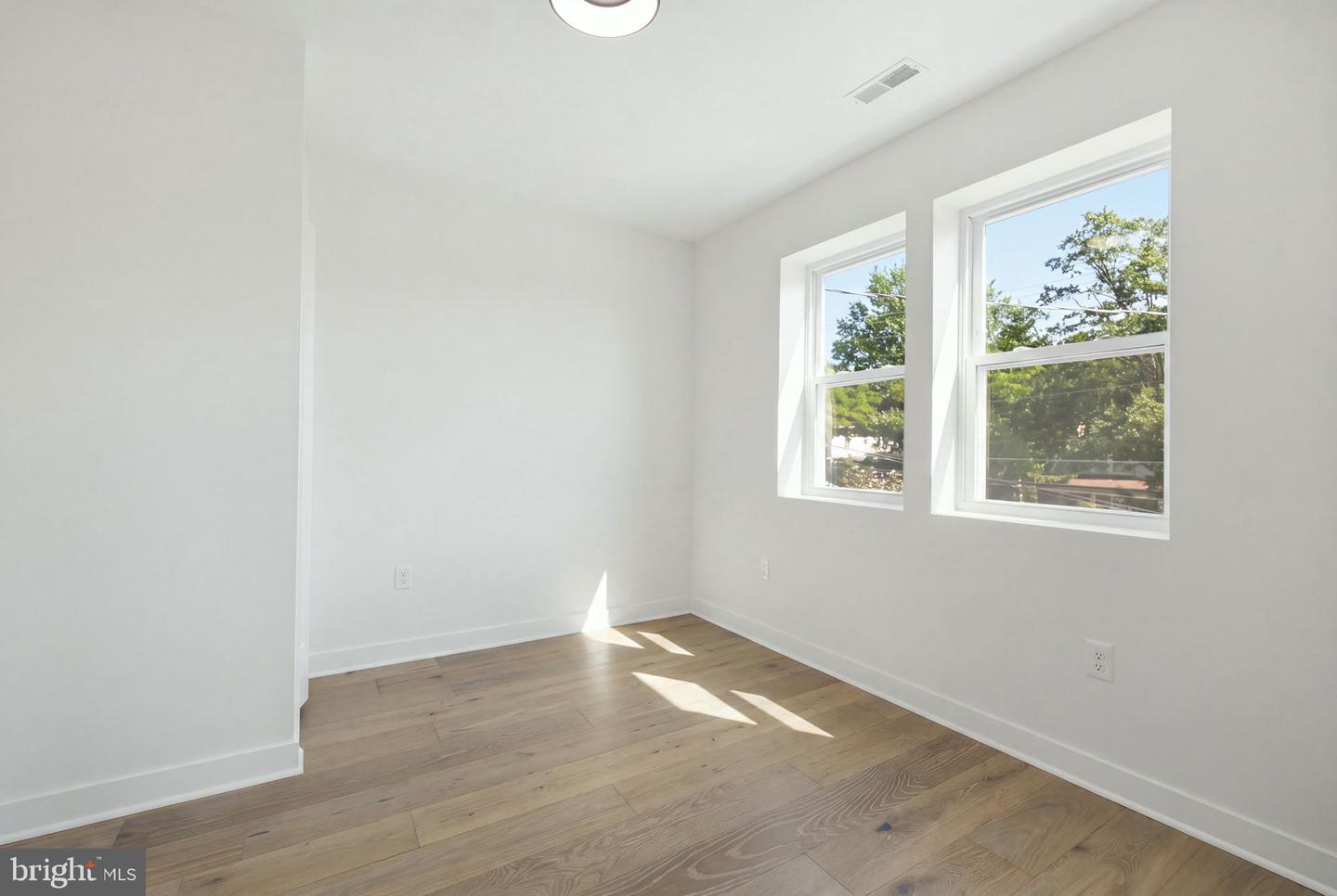 3102 South Dakota Ave Ne Property Photo 35