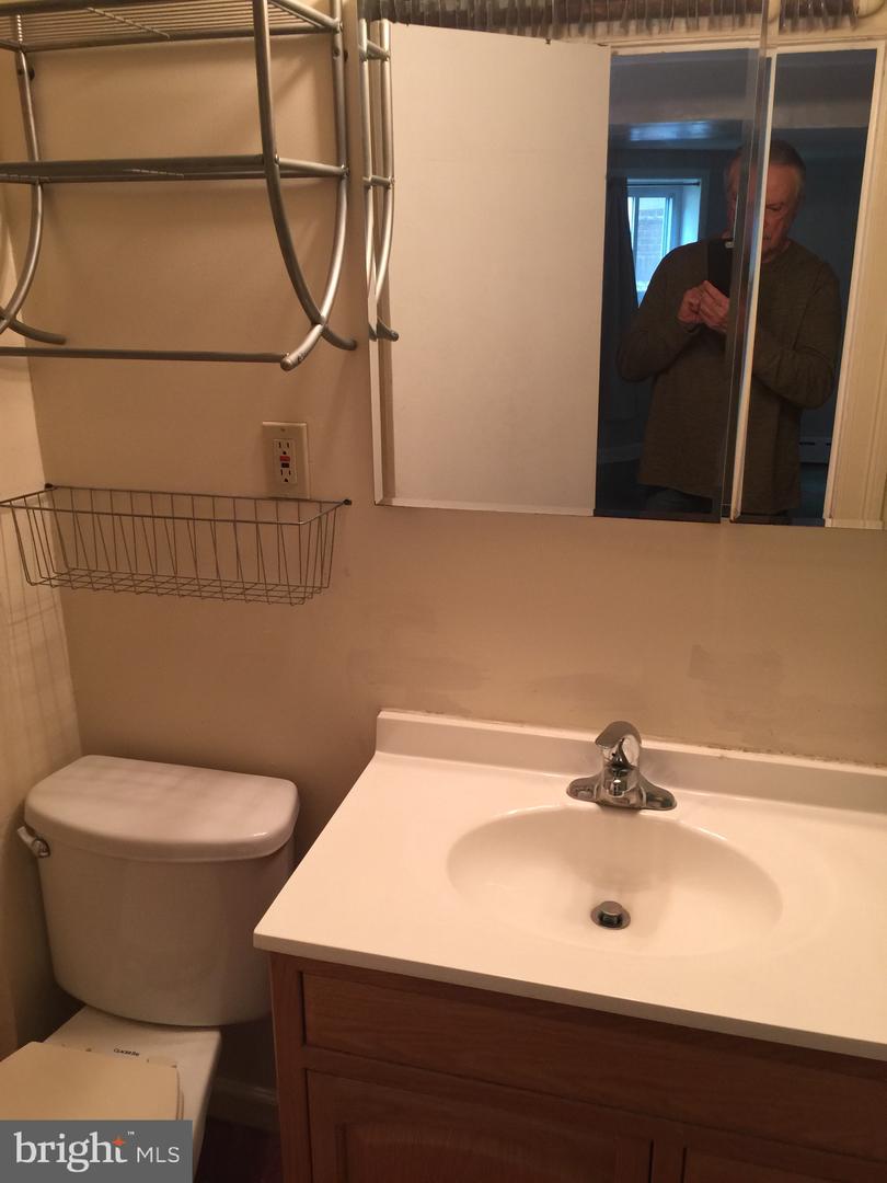 2252 Cathedral Ave Nw #basement Property Photo 2