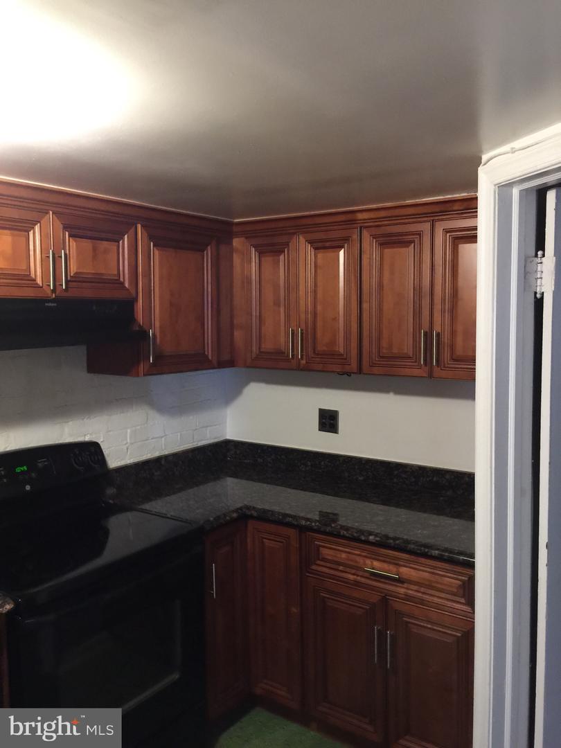 2252 Cathedral Ave Nw #basement Property Photo 4