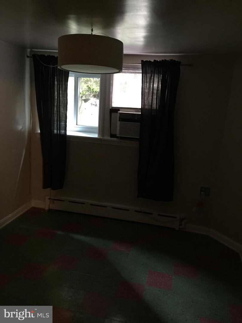 2252 Cathedral Ave Nw #basement Property Photo 5