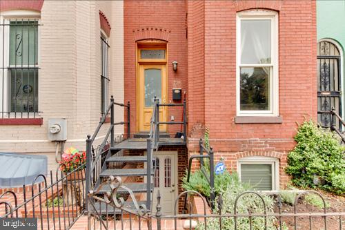 720 C St Ne Property Photo 2