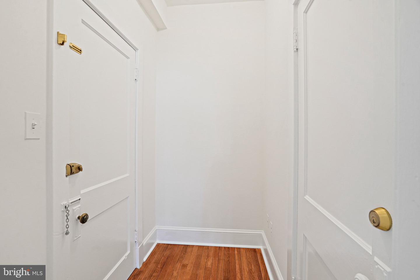 3018 Porter St Nw #201 Property Photo 6