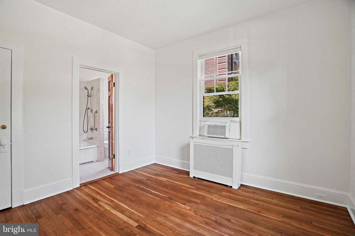 3018 Porter St Nw #201 Property Photo 11