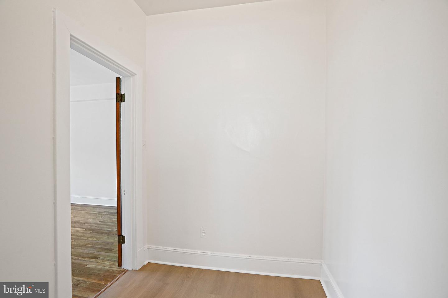 3018 Porter St Nw #201 Property Photo 25