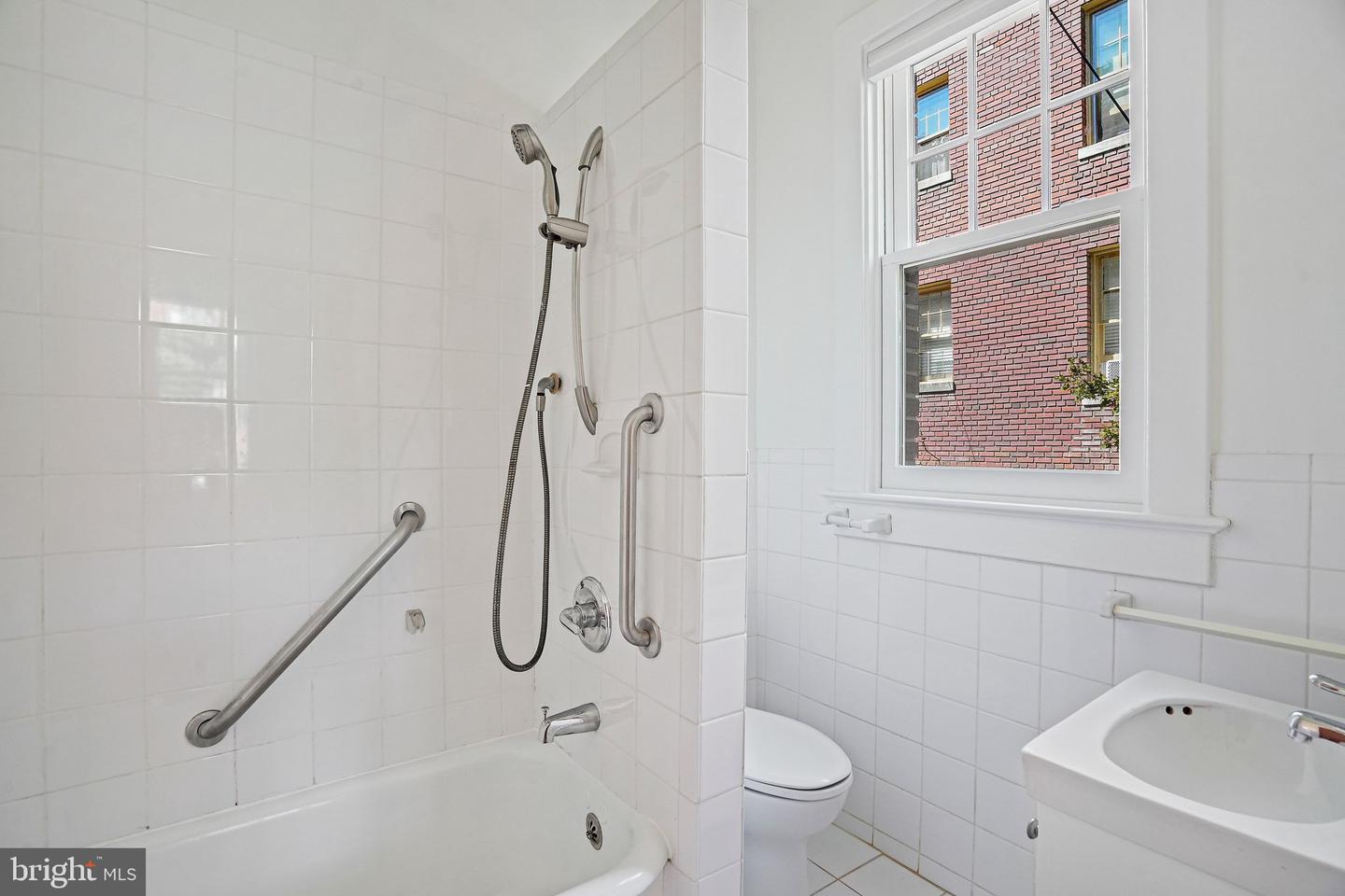 3018 Porter St Nw #201 Property Photo 27