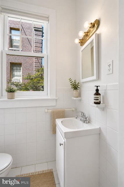 3018 Porter St Nw #201 Property Photo 29