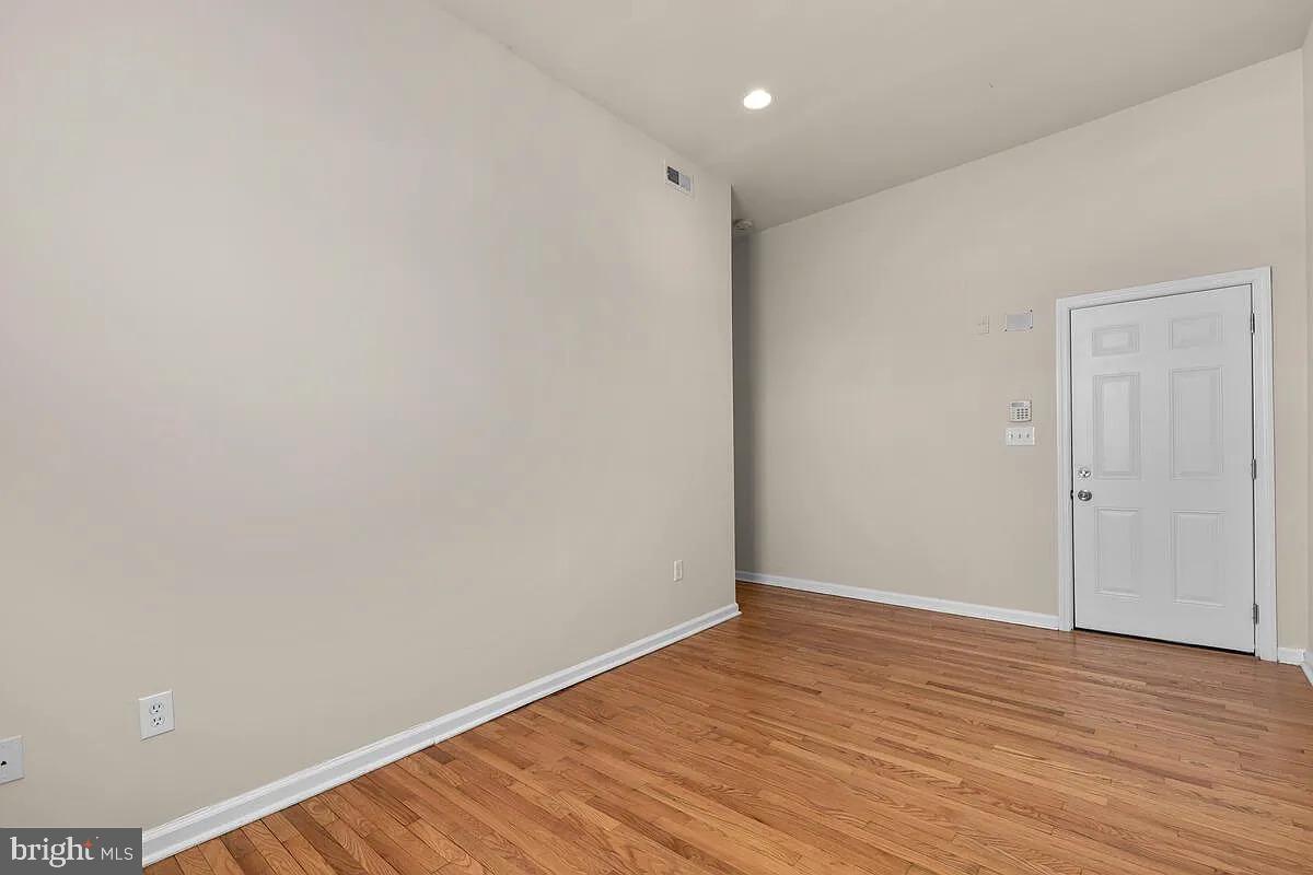 1275 Meigs Pl Ne #3 Property Photo 3