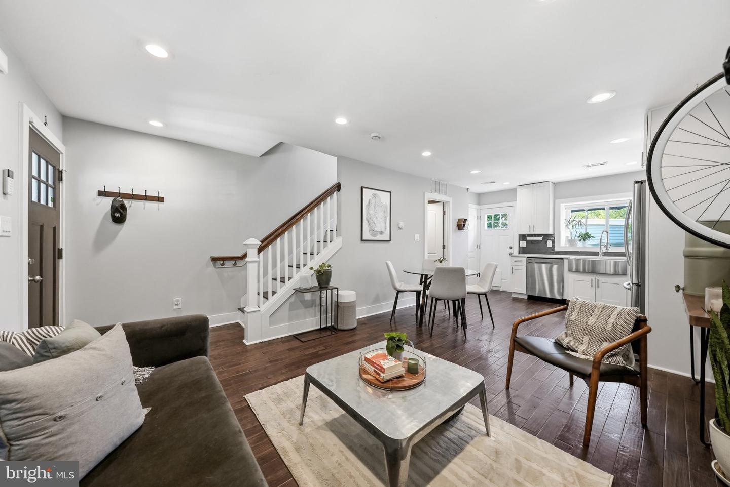 309 35th St Ne Property Photo 7