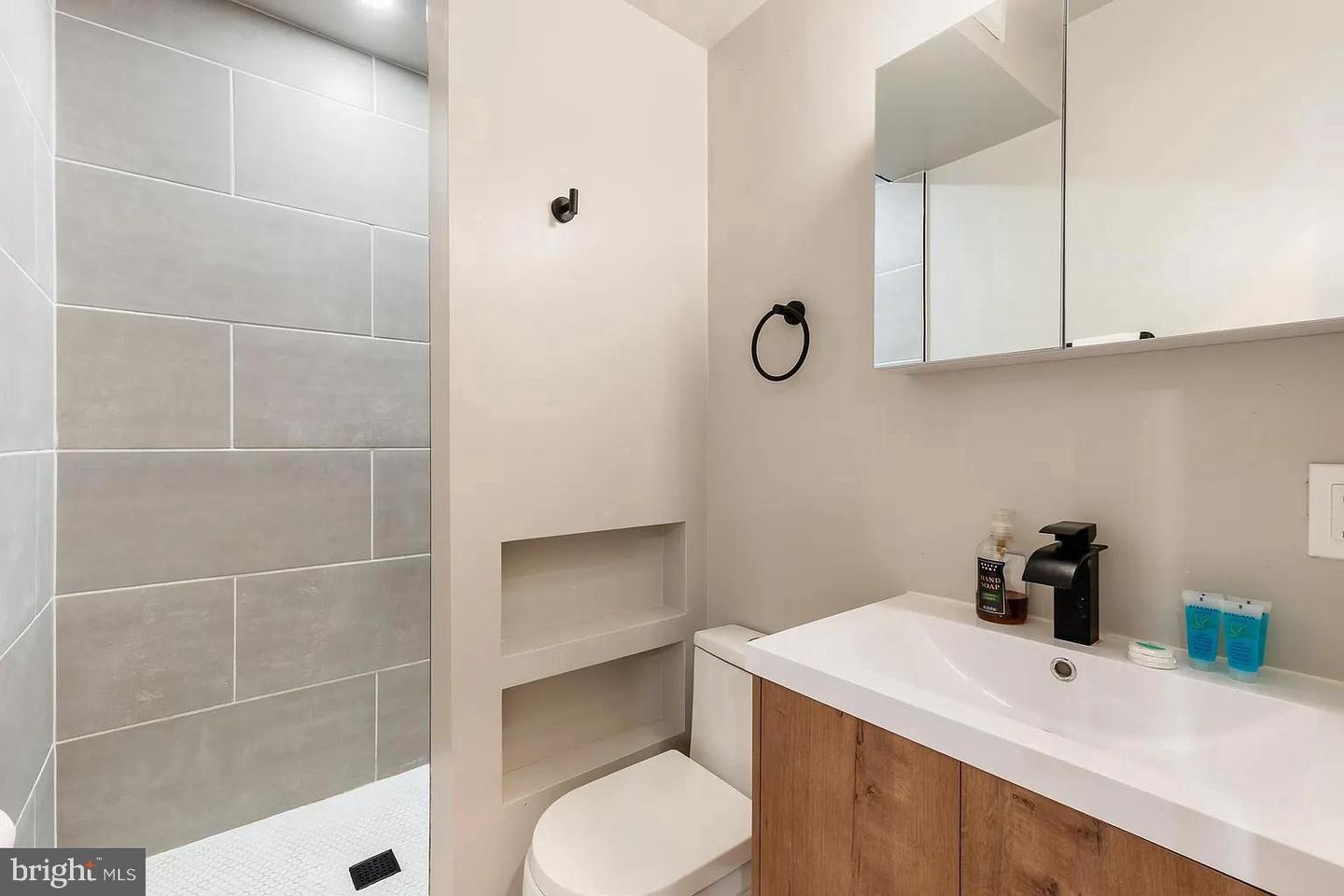 1825 Providence St Ne #3 Property Photo 14