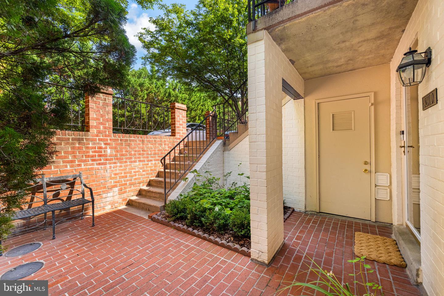 3291 Sutton Pl Nw #d Property Photo 2