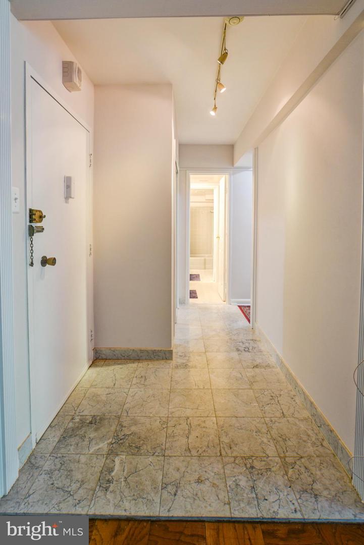 4201 Cathedral Ave Nw #202e Property Photo 24