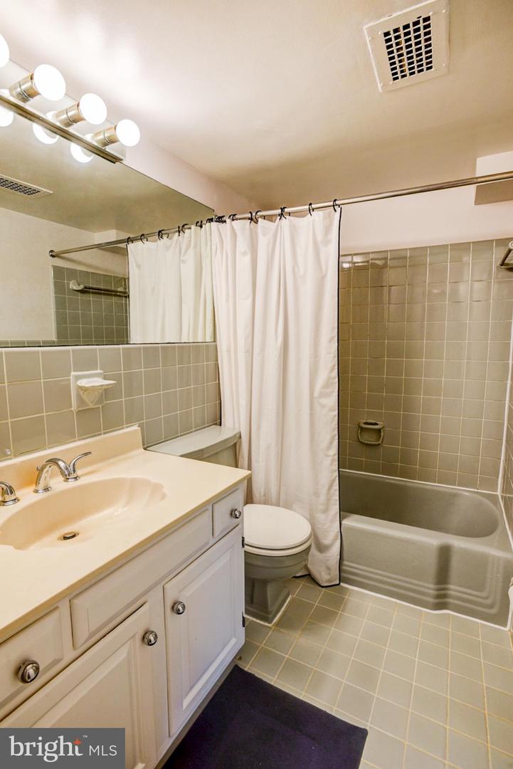 4201 Cathedral Ave Nw #202e Property Photo 26