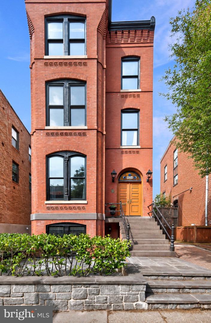 1534 15th St Nw Property Photo 1