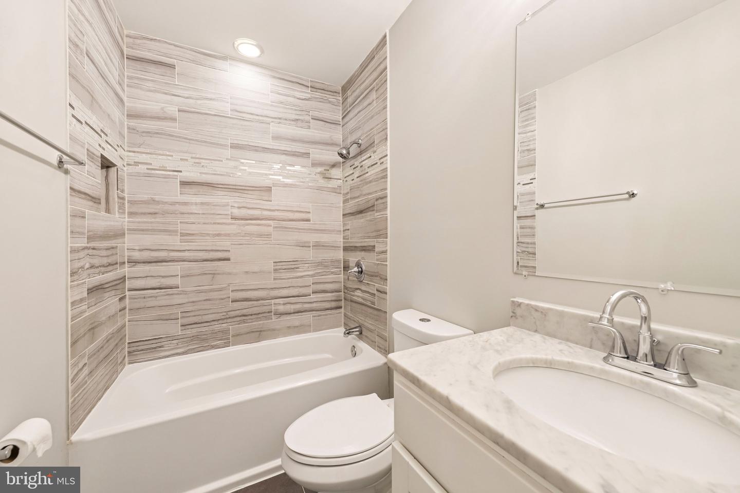 426 18th Ne #3 Property Photo 12